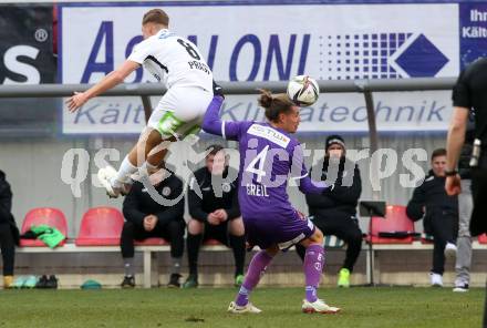 Fussball. Bundesliga. SK Austria Klagenfurt gegen  SK Puntigamer Sturm Graz. Patrick Greil,   (Klagenfurt), Alexander Prass (Graz). Klagenfurt, am 12.12.2021.
Foto: Kuess
www.qspictures.net
---
pressefotos, pressefotografie, kuess, qs, qspictures, sport, bild, bilder, bilddatenbank