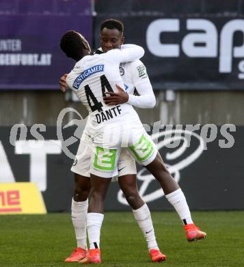 Fussball. Bundesliga. SK Austria Klagenfurt gegen  SK Puntigamer Sturm Graz. Torjubel Kelvin Kwarteng Yeboah, Amadou Dante  (Graz). Klagenfurt, am 12.12.2021.
Foto: Kuess
www.qspictures.net
---
pressefotos, pressefotografie, kuess, qs, qspictures, sport, bild, bilder, bilddatenbank