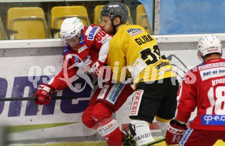 EBEL. Eishockey Bundesliga. KAC gegen	HC Pustertal Woelfe. Nikolaus Kraus,  (KAC), Daniel Glira  (Pustertal). Klagenfurt, am 12.12.2021.
Foto: Kuess
www.qspictures.net

---
pressefotos, pressefotografie, kuess, qs, qspictures, sport, bild, bilder, bilddatenbank