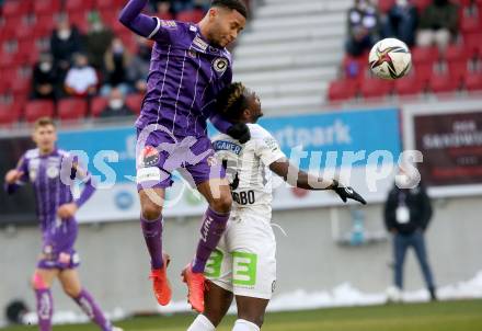 Fussball. Bundesliga. SK Austria Klagenfurt gegen  SK Puntigamer Sturm Graz. Michael Blauensteiner,   (Klagenfurt), Dogbole Franck Anderson Niangbo (Graz). Klagenfurt, am 12.12.2021.
Foto: Kuess
www.qspictures.net
---
pressefotos, pressefotografie, kuess, qs, qspictures, sport, bild, bilder, bilddatenbank