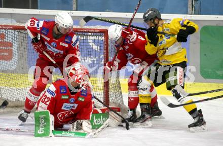 EBEL. Eishockey Bundesliga. KAC gegen	HC Pustertal Woelfe. Andrej Tavzelj, Sebastian Dahm, Rok Ticar,  (KAC), Anthony Bardaro  (Pustertal). Klagenfurt, am 12.12.2021.
Foto: Kuess
www.qspictures.net

---
pressefotos, pressefotografie, kuess, qs, qspictures, sport, bild, bilder, bilddatenbank