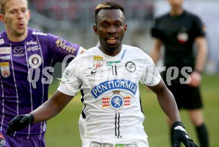 Fussball. Bundesliga. SK Austria Klagenfurt gegen  SK Puntigamer Sturm Graz. Dogbole Franck Anderson Niangbo (Graz). Klagenfurt, am 12.12.2021.
Foto: Kuess
www.qspictures.net
---
pressefotos, pressefotografie, kuess, qs, qspictures, sport, bild, bilder, bilddatenbank