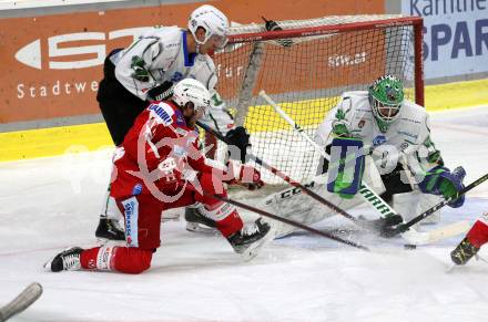 EBEL. Eishockey Bundesliga. KAC gegen	HK SZ Olimpija. Johannes Bischofberger, (KAC),  Aljosa Crnovic, Zan Us  (Olimpija). Klagenfurt, am 17.12.2021.
Foto: Kuess
www.qspictures.net

---
pressefotos, pressefotografie, kuess, qs, qspictures, sport, bild, bilder, bilddatenbank