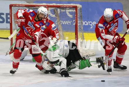 EBEL. Eishockey Bundesliga. KAC gegen	HK SZ Olimpija. Thomas Koch, Paul Postma, (KAC), Miha Zajc   (Olimpija). Klagenfurt, am 17.12.2021.
Foto: Kuess
www.qspictures.net

---
pressefotos, pressefotografie, kuess, qs, qspictures, sport, bild, bilder, bilddatenbank