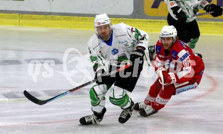 EBEL. Eishockey Bundesliga. KAC gegen	HK SZ Olimpija. Johannes Bischofberger, (KAC),  Anze Ropret  (Olimpija). Klagenfurt, am 17.12.2021.
Foto: Kuess
www.qspictures.net

---
pressefotos, pressefotografie, kuess, qs, qspictures, sport, bild, bilder, bilddatenbank