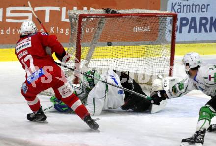 EBEL. Eishockey Bundesliga. KAC gegen	HK SZ Olimpija. Manuel Ganahl, (KAC),   Zan Us  (Olimpija). Klagenfurt, am 17.12.2021.
Foto: Kuess
www.qspictures.net

---
pressefotos, pressefotografie, kuess, qs, qspictures, sport, bild, bilder, bilddatenbank