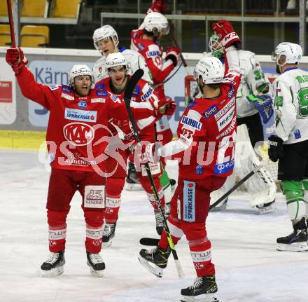 EBEL. Eishockey Bundesliga. KAC gegen	HK SZ Olimpija. Torjubel Thomas Hundertpfund, Lukas Haudum, Johannes Bischofberger (KAC). Klagenfurt, am 17.12.2021.
Foto: Kuess
www.qspictures.net

---
pressefotos, pressefotografie, kuess, qs, qspictures, sport, bild, bilder, bilddatenbank