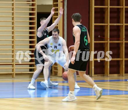 Basketball Zweite Liga 2021/2022. Grunddurchgang 10. Runde.  Woerthersee Piraten gegen Union Deutsch Wagram Alligators . Maximilian Kunovjanek  (Piraten), Nikica Nikolic, Daniel Schuch  (Deutsch Wagram). Klagenfurt, am 18.12.2021. 
Foto: Kuess
www.qspictures.net

---
pressefotos, pressefotografie, kuess, qs, qspictures, sport, bild, bilder, bilddatenbank