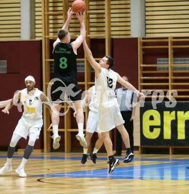 Basketball Zweite Liga 2021/2022. Grunddurchgang 10. Runde.  Woerthersee Piraten gegen Union Deutsch Wagram Alligators .  Jan-Arne Apschner (Piraten), Nikica Nikolic (Deutsch Wagram). Klagenfurt, am 18.12.2021. 
Foto: Kuess
www.qspictures.net

---
pressefotos, pressefotografie, kuess, qs, qspictures, sport, bild, bilder, bilddatenbank