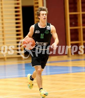 Basketball Zweite Liga 2021/2022. Grunddurchgang 10. Runde.  Woerthersee Piraten gegen Union Deutsch Wagram Alligators .  Simon Marek  (Deutsch Wagram). Klagenfurt, am 18.12.2021. 
Foto: Kuess
www.qspictures.net

---
pressefotos, pressefotografie, kuess, qs, qspictures, sport, bild, bilder, bilddatenbank