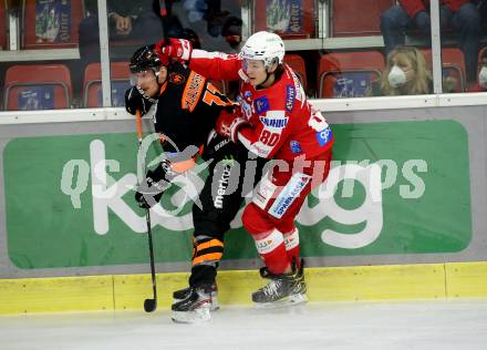 EBEL. Eishockey Bundesliga. KAC gegen	Moser Medical Graz99ers. Kraus Nikolaus (KAC),  Hjalmarsson Simon (Graz). Klagenfurt, am 19.12.2021.
Foto: Kuess
www.qspictures.net

---
pressefotos, pressefotografie, kuess, qs, qspictures, sport, bild, bilder, bilddatenbank