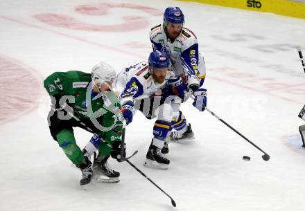 EBEL. Eishockey Bundesliga. VSV gegen HK SZ Olimpija.  Jamie Fraser, Derek Joslin,  (VSV), Nik Simsic  (Olimpija). Villach, am 19.12.2021.
Foto: Kuess
www.qspictures.net
---
pressefotos, pressefotografie, kuess, qs, qspictures, sport, bild, bilder, bilddatenbank