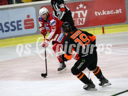 EBEL. Eishockey Bundesliga. KAC gegen	Moser Medical Graz99ers. Ticar Rok (KAC), Kainz Lukas  (Graz). Klagenfurt, am 19.12.2021.
Foto: Kuess
www.qspictures.net

---
pressefotos, pressefotografie, kuess, qs, qspictures, sport, bild, bilder, bilddatenbank