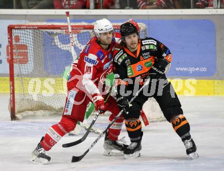 EBEL. Eishockey Bundesliga. KAC gegen	Moser Medical Graz99ers. Vallant Thomas (KAC),   Gordon Andrew (Graz). Klagenfurt, am 19.12.2021.
Foto: Kuess
www.qspictures.net

---
pressefotos, pressefotografie, kuess, qs, qspictures, sport, bild, bilder, bilddatenbank