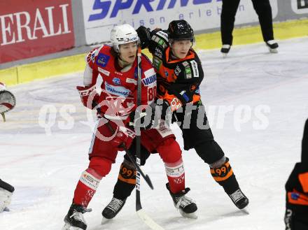 EBEL. Eishockey Bundesliga. KAC gegen	Moser Medical Graz99ers. Kraus Nikolaus (KAC), Kernberger Michael  (Graz). Klagenfurt, am 19.12.2021.
Foto: Kuess
www.qspictures.net

---
pressefotos, pressefotografie, kuess, qs, qspictures, sport, bild, bilder, bilddatenbank