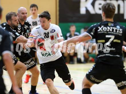 Handball. SC Ferlach gegen Baernbach/Koeflach.  Jure Kocbek,  (SCF). Ferlach, am 18.12.2021.
Foto: Kuess
---
pressefotos, pressefotografie, kuess, qs, qspictures, sport, bild, bilder, bilddatenbank