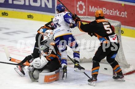 EBEL. Eishockey Bundesliga. VSV gegen Steinbach Black Wings Linz.  Marco Richter, (VSV), Jared Coreau, Raphael Wolf   (Linz). Villach, am 21.12.2021.
Foto: Kuess
www.qspictures.net
---
pressefotos, pressefotografie, kuess, qs, qspictures, sport, bild, bilder, bilddatenbank