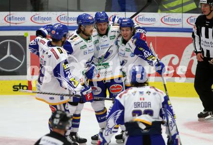 EBEL. Eishockey Bundesliga. VSV gegen Steinbach Black Wings Linz.  Torjubel Derek Joslin, Renars Krastenbergs, Marco Richter, Benjamin Lanzinger, Joel Broda (VSV). Villach, am 21.12.2021.
Foto: Kuess
www.qspictures.net
---
pressefotos, pressefotografie, kuess, qs, qspictures, sport, bild, bilder, bilddatenbank