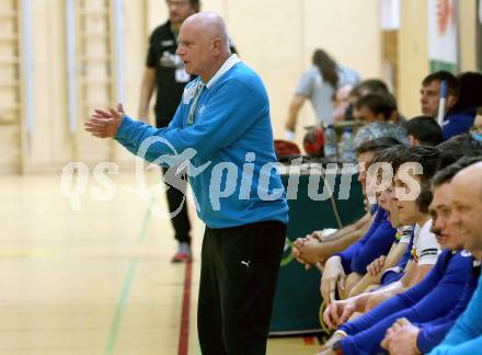 Handball. SC Ferlach gegen Baernbach/Koeflach.  Trainer Alfred Szabo (SCF). Ferlach, am 18.12.2021.
Foto: Kuess
---
pressefotos, pressefotografie, kuess, qs, qspictures, sport, bild, bilder, bilddatenbank