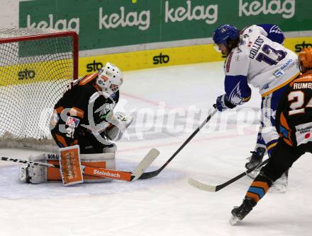 EBEL. Eishockey Bundesliga. VSV gegen Steinbach Black Wings Linz.  Chris Collins,  (VSV),  Jared Coreau (Linz). Villach, am 21.12.2021.
Foto: Kuess
www.qspictures.net
---
pressefotos, pressefotografie, kuess, qs, qspictures, sport, bild, bilder, bilddatenbank