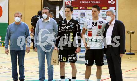 Handball. SC Ferlach gegen Baernbach/Koeflach.  Vizebuergermeister Christian Gamsler, Christian Bellina, Mladan Jovanovic, Landeshauptmann Peter Kaiser (SCF). Ferlach, am 18.12.2021.
Foto: Kuess
---
pressefotos, pressefotografie, kuess, qs, qspictures, sport, bild, bilder, bilddatenbank