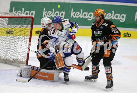 EBEL. Eishockey Bundesliga. VSV gegen Steinbach Black Wings Linz.  Benjamin Lanzinger, (VSV),   Maxim Lamarche, Jared Coreau (Linz). Villach, am 21.12.2021.
Foto: Kuess
www.qspictures.net
---
pressefotos, pressefotografie, kuess, qs, qspictures, sport, bild, bilder, bilddatenbank