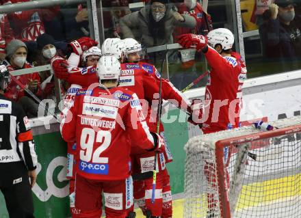 EBEL. Eishockey Bundesliga. KAC gegen	EC Red Bull Salzburg. Torjubel Obersteiner Daniel, Witting Samuel, Geier Manuel, Unterweger Clemens, Wuerschl Niklas Andre (KAC). Klagenfurt, am 21.12.2021.
Foto: Kuess
www.qspictures.net

---
pressefotos, pressefotografie, kuess, qs, qspictures, sport, bild, bilder, bilddatenbank