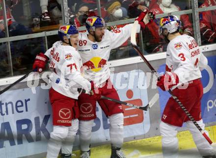 EBEL. Eishockey Bundesliga. KAC gegen	EC Red Bull Salzburg. Jaervinen Jan-Mikael Johannes, Baltram Florian, Schneider Peter   (Salzburg). Klagenfurt, am 21.12.2021.
Foto: Kuess
www.qspictures.net

---
pressefotos, pressefotografie, kuess, qs, qspictures, sport, bild, bilder, bilddatenbank