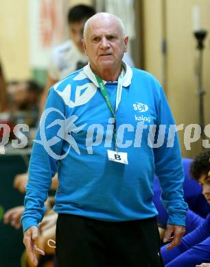 Handball. SC Ferlach gegen Baernbach/Koeflach.  Trainer Alfred Szabo (SCF). Ferlach, am 18.12.2021.
Foto: Kuess
---
pressefotos, pressefotografie, kuess, qs, qspictures, sport, bild, bilder, bilddatenbank