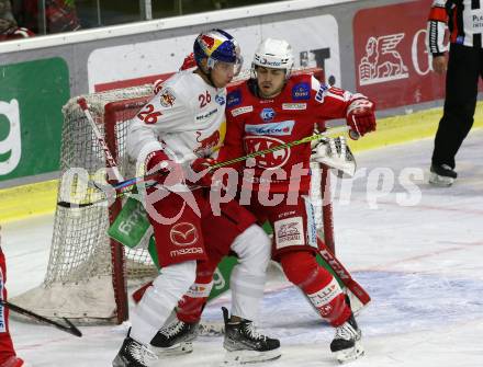 EBEL. Eishockey Bundesliga. KAC gegen	EC Red Bull Salzburg. Vallant Thomas (KAC), Hochkofler Peter  (Salzburg). Klagenfurt, am 21.12.2021.
Foto: Kuess
www.qspictures.net

---
pressefotos, pressefotografie, kuess, qs, qspictures, sport, bild, bilder, bilddatenbank