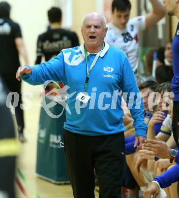 Handball. SC Ferlach gegen Baernbach/Koeflach.  Trainer Alfred Szabo (SCF). Ferlach, am 18.12.2021.
Foto: Kuess
---
pressefotos, pressefotografie, kuess, qs, qspictures, sport, bild, bilder, bilddatenbank