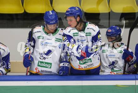 EBEL. Eishockey Bundesliga. VSV gegen Steinbach Black Wings Linz. John Hughes, Anton Karlsson  (VSV). Villach, am 21.12.2021.
Foto: Kuess
www.qspictures.net
---
pressefotos, pressefotografie, kuess, qs, qspictures, sport, bild, bilder, bilddatenbank