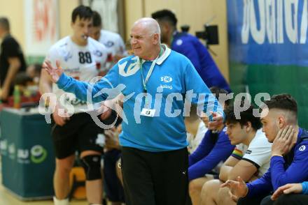 Handball. SC Ferlach gegen Baernbach/Koeflach.  Trainer Alfred Szabo (SCF). Ferlach, am 18.12.2021.
Foto: Kuess
---
pressefotos, pressefotografie, kuess, qs, qspictures, sport, bild, bilder, bilddatenbank