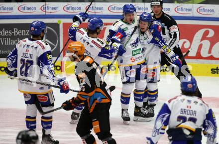 EBEL. Eishockey Bundesliga. VSV gegen Steinbach Black Wings Linz. Torjubel Derek Joslin, Renars Krastenbergs, Marco Richter, Benjamin Lanzinger, Joel Broda  (VSV). Villach, am 21.12.2021.
Foto: Kuess
www.qspictures.net
---
pressefotos, pressefotografie, kuess, qs, qspictures, sport, bild, bilder, bilddatenbank