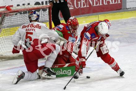 EBEL. Eishockey Bundesliga. KAC gegen	EC Red Bull Salzburg. Vallant Thomas, Dahm Sebastian (KAC),  Raffl Thomas (Salzburg). Klagenfurt, am 21.12.2021.
Foto: Kuess
www.qspictures.net

---
pressefotos, pressefotografie, kuess, qs, qspictures, sport, bild, bilder, bilddatenbank