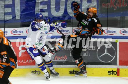 EBEL. Eishockey Bundesliga. VSV gegen Steinbach Black Wings Linz. Philipp Lindner,  (VSV), Kai Kantola   (Linz). Villach, am 21.12.2021.
Foto: Kuess
www.qspictures.net
---
pressefotos, pressefotografie, kuess, qs, qspictures, sport, bild, bilder, bilddatenbank