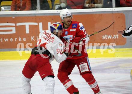 EBEL. Eishockey Bundesliga. KAC gegen	EC Red Bull Salzburg. Hundertpfund Thomas (KAC),  Huber Mario (Salzburg). Klagenfurt, am 21.12.2021.
Foto: Kuess
www.qspictures.net

---
pressefotos, pressefotografie, kuess, qs, qspictures, sport, bild, bilder, bilddatenbank