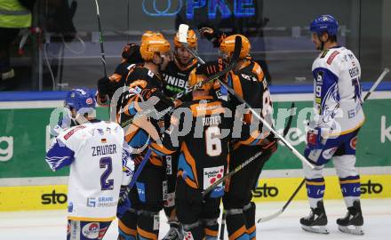 EBEL. Eishockey Bundesliga. VSV gegen Steinbach Black Wings Linz. Torjubel Christopher Corbin Rumble, Julian Pusnik, Blaz Gregorc, Dalibor Bortnak, Rafael Rotter   (Linz). Villach, am 21.12.2021.
Foto: Kuess
www.qspictures.net
---
pressefotos, pressefotografie, kuess, qs, qspictures, sport, bild, bilder, bilddatenbank