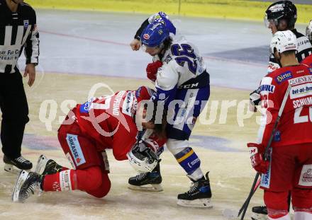 EBEL. Eishockey Bundesliga. KAC gegen	VSV. Thomas Hundertpfund,  (KAC),  Joel Broda (VSV). Klagenfurt, am 26.12.2021.
Foto: Kuess
www.qspictures.net

---
pressefotos, pressefotografie, kuess, qs, qspictures, sport, bild, bilder, bilddatenbank