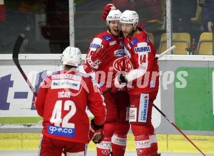 EBEL. Eishockey Bundesliga. KAC gegen	VSV. Torjubel Paul Postma, Nicholas Erik Petersen, Rok Ticar (KAC). Klagenfurt, am 26.12.2021.
Foto: Kuess
www.qspictures.net

---
pressefotos, pressefotografie, kuess, qs, qspictures, sport, bild, bilder, bilddatenbank