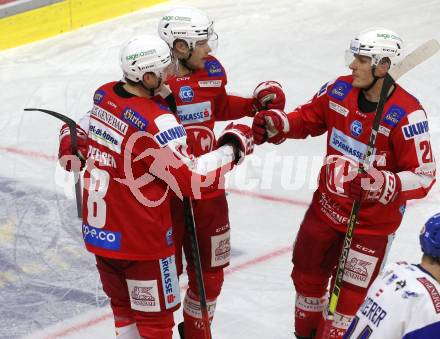 EBEL. Eishockey Bundesliga. KAC gegen	VSV. Torjubel Nicholas Eric Petersen, Matthew Fraser, Manuel Geier (KAC). Klagenfurt, am 26.12.2021.
Foto: Kuess
www.qspictures.net

---
pressefotos, pressefotografie, kuess, qs, qspictures, sport, bild, bilder, bilddatenbank