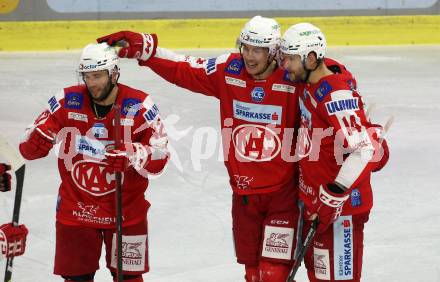 EBEL. Eishockey Bundesliga. KAC gegen	VSV. Torjubel Rok Ticar, Nicholas Eric Petersen, Paul Postma (KAC). Klagenfurt, am 26.12.2021.
Foto: Kuess
www.qspictures.net

---
pressefotos, pressefotografie, kuess, qs, qspictures, sport, bild, bilder, bilddatenbank