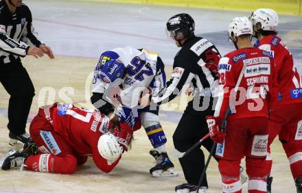 EBEL. Eishockey Bundesliga. KAC gegen	VSV. Thomas Hundertpfund,  (KAC),  Joel Broda (VSV). Klagenfurt, am 26.12.2021.
Foto: Kuess
www.qspictures.net

---
pressefotos, pressefotografie, kuess, qs, qspictures, sport, bild, bilder, bilddatenbank