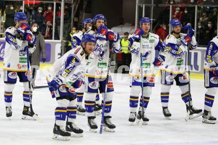 EBEL. Eishockey Bundesliga. KAC gegen	VSV.  John Hughes, Chris Collins, Philipp Lindner, Stefan Bacher (VSV). Klagenfurt, am 26.12.2021.
Foto: Kuess
www.qspictures.net

---
pressefotos, pressefotografie, kuess, qs, qspictures, sport, bild, bilder, bilddatenbank