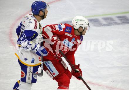 EBEL. Eishockey Bundesliga. KAC gegen	VSV. Matthew Fraser,  (KAC),   Kevin Moderer (VSV). Klagenfurt, am 26.12.2021.
Foto: Kuess
www.qspictures.net

---
pressefotos, pressefotografie, kuess, qs, qspictures, sport, bild, bilder, bilddatenbank