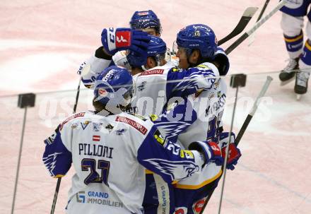 EBEL. Eishockey Bundesliga. VSV gegen HK SZ Olimpija.  Torjubel Anton Karlsson, Sebastian Zauner, Yannick Pilloni, Kevin Moderer (VSV). Villach, am 28.12.2021.
Foto: Kuess
www.qspictures.net
---
pressefotos, pressefotografie, kuess, qs, qspictures, sport, bild, bilder, bilddatenbank