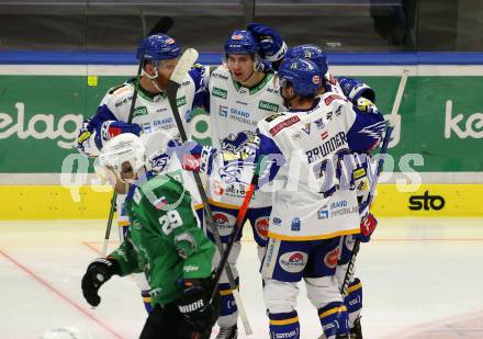 EBEL. Eishockey Bundesliga. VSV gegen HK SZ Olimpija. Torjubel Felix Maxa, Marco Richter, Nico Brunner, Jamie Fraser  (VSV). Villach, am 28.12.2021.
Foto: Kuess
www.qspictures.net
---
pressefotos, pressefotografie, kuess, qs, qspictures, sport, bild, bilder, bilddatenbank