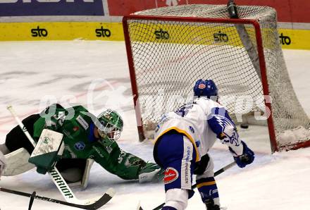 EBEL. Eishockey Bundesliga. VSV gegen HK SZ Olimpija.  Anton Karlsson, (VSV), Zan Us   (Olimpija). Villach, am 28.12.2021.
Foto: Kuess
www.qspictures.net
---
pressefotos, pressefotografie, kuess, qs, qspictures, sport, bild, bilder, bilddatenbank