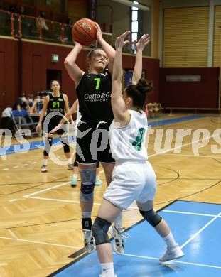 Basketball Damen Superliga 2021/2022. Grunddurchgang 9. Runde.  KOS Celovec Damen gegen  Basket Flames. Elma Muharemovic  (KOS), LouLou Kenens   (Basket Flames). Klagenfurt, am 22.1.2022.
Foto: Kuess
www.qspictures.net
---
pressefotos, pressefotografie, kuess, qs, qspictures, sport, bild, bilder, bilddatenbank