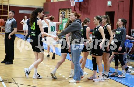 Basketball Damen Superliga 2021/2022. Grunddurchgang 9. Runde.  KOS Celovec Damen gegen  Basket Flames.  Trainerin Rossitza Tzarova-Andonova (Basket Flames). Klagenfurt, am 22.1.2022.
Foto: Kuess
www.qspictures.net
---
pressefotos, pressefotografie, kuess, qs, qspictures, sport, bild, bilder, bilddatenbank